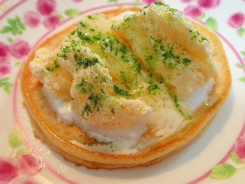 ヨーグルトとアイスの青汁大豆粉パンケーキ♬